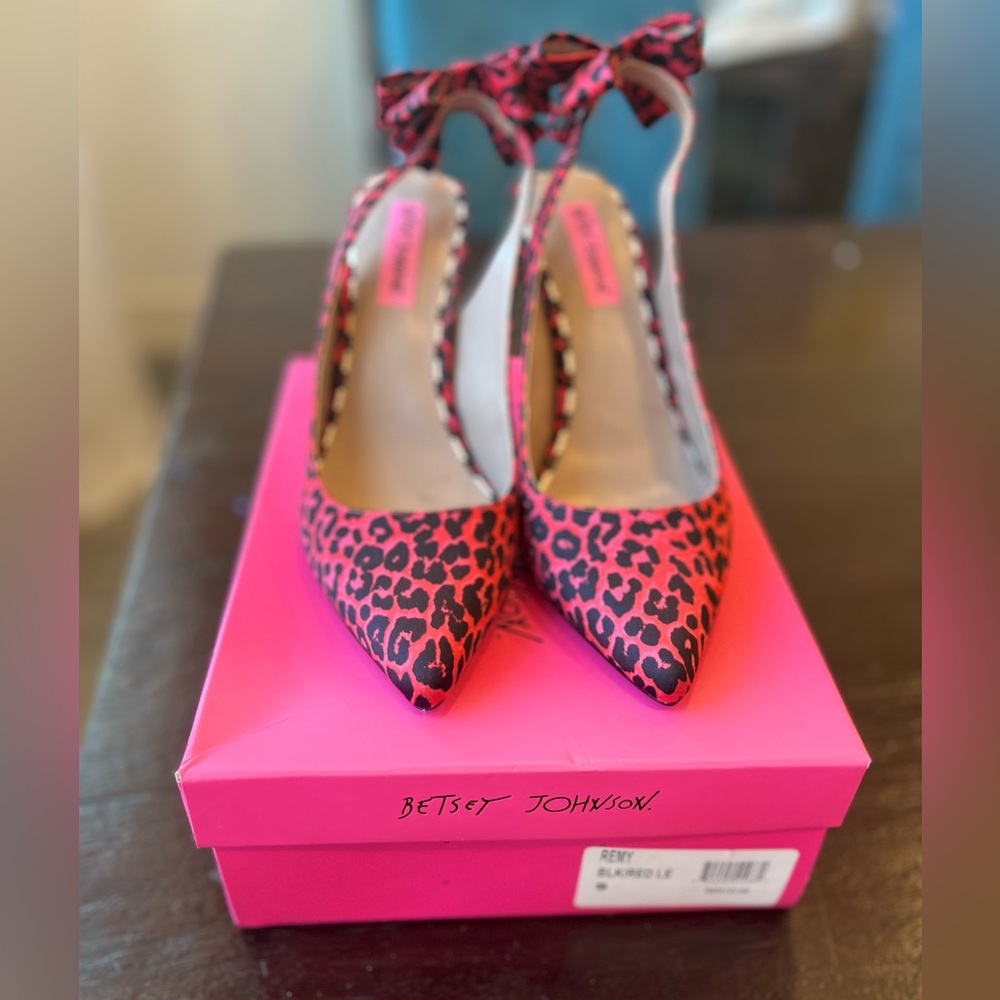 Cheetah pink slip back heels with bows